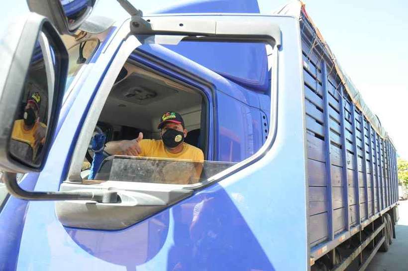 Flexibilização eleva número de caminhões e ônibus nas BRs de Minas